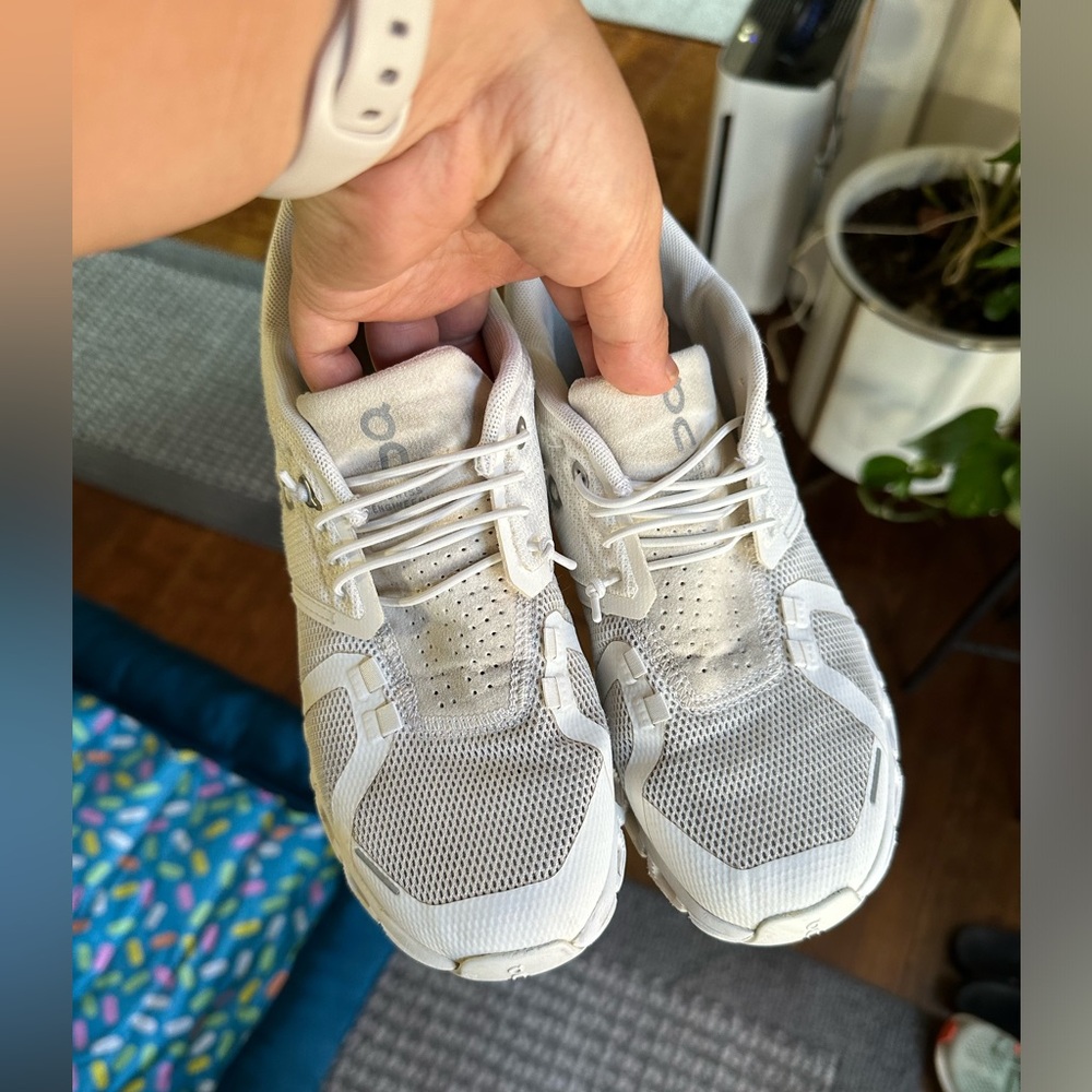 ON-cloud 5 running shoes